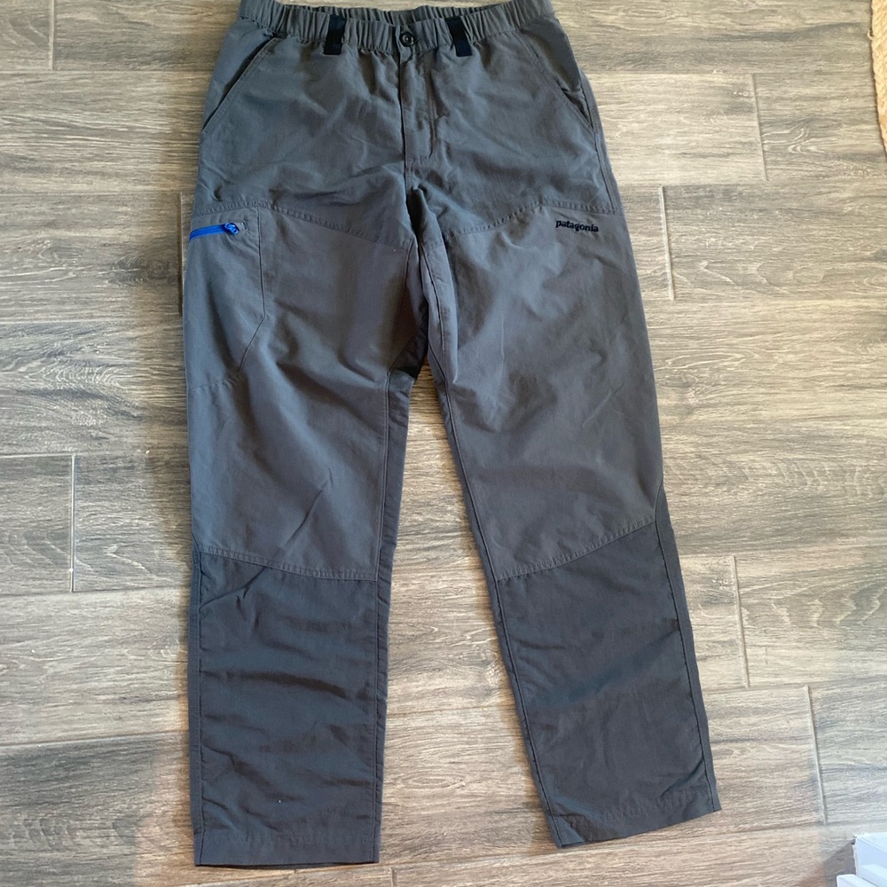 Patagonia Worn Wear Men's Gray Cargo Pants with Blue Zip Accent 31/30 approx.